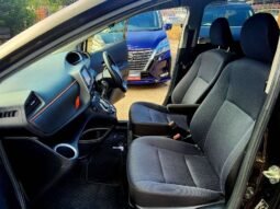 
										2018 Toyota Sienta Hybrid full									