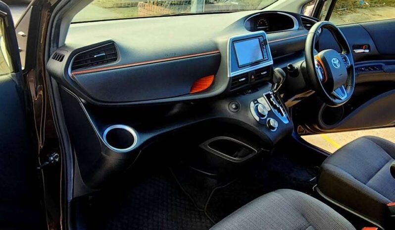 
								2018 Toyota Sienta Hybrid full									