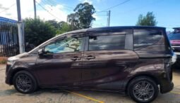 
										2018 Toyota Sienta Hybrid full									