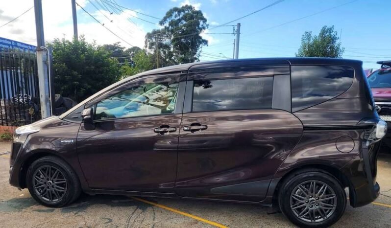 
								2018 Toyota Sienta Hybrid full									