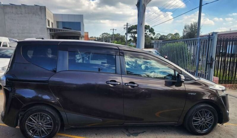 
								2018 Toyota Sienta Hybrid full									