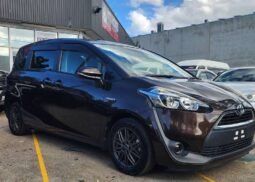 
										2018 Toyota Sienta Hybrid full									