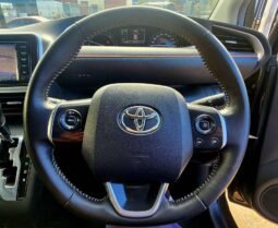 
										2018 Toyota Sienta Hybrid full									