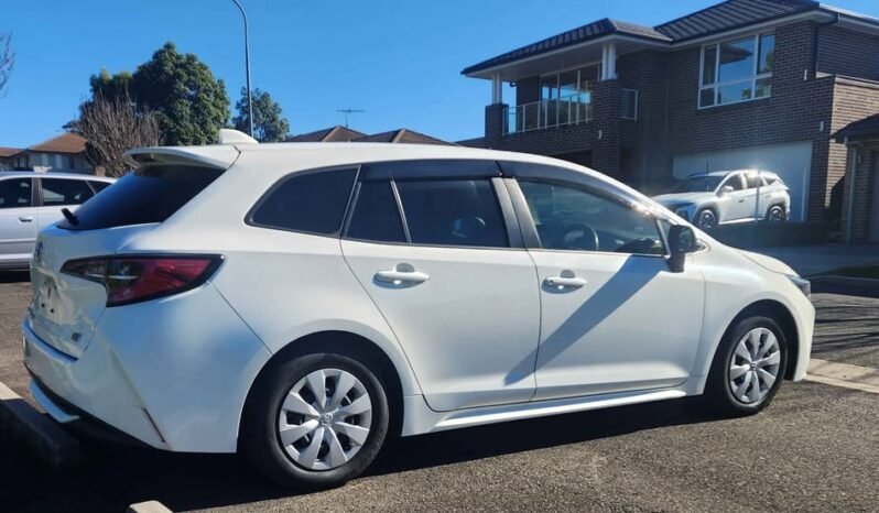
								Toyota Corolla Touring full									