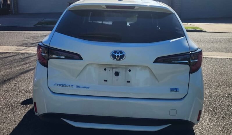 
								Toyota Corolla Touring full									