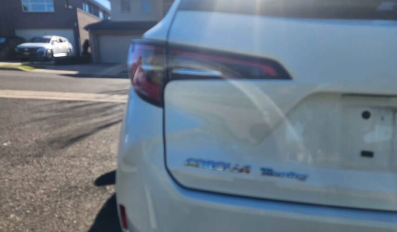 
								Toyota Corolla Touring full									