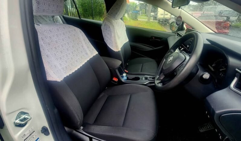 
								Toyota Corolla Hybrid full									