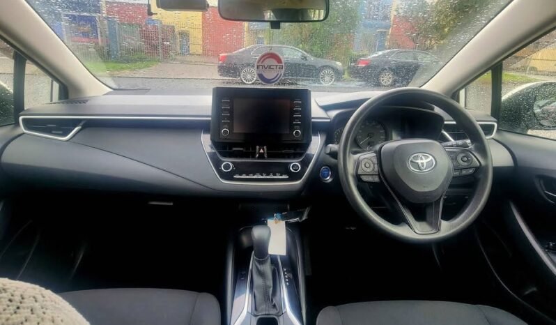 
								Toyota Corolla Hybrid full									