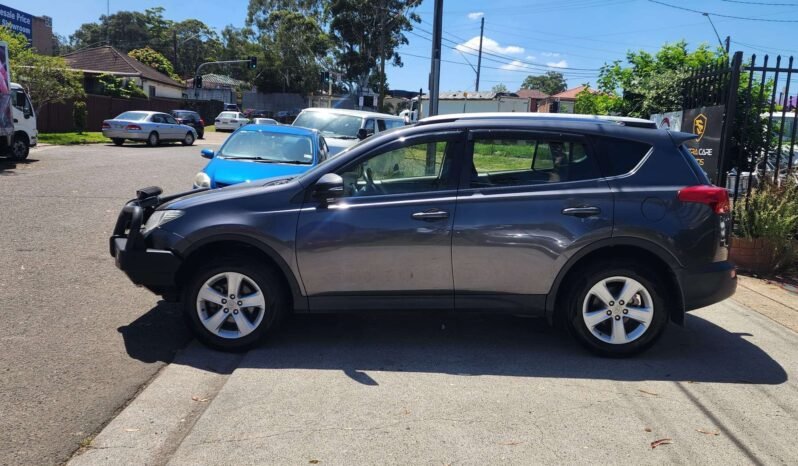 
								2013 Toyota RAV4 full									