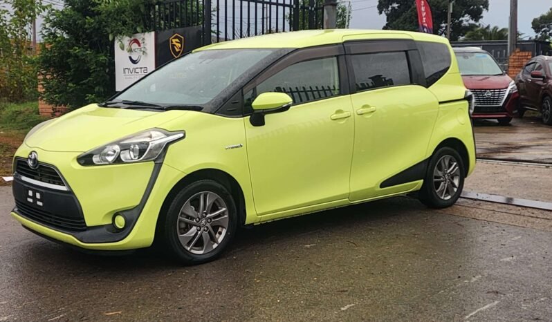 
								2015 Toyota Sienta Hybrid full									