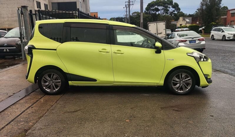 
								2015 Toyota Sienta Hybrid full									