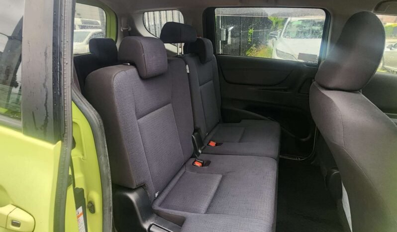 
								2015 Toyota Sienta Hybrid full									