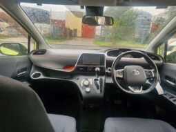 
										2015 Toyota Sienta Hybrid full									