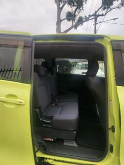 
										2015 Toyota Sienta Hybrid full									