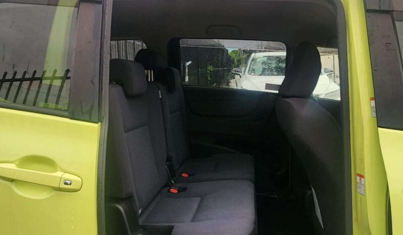 
								2015 Toyota Sienta Hybrid full									