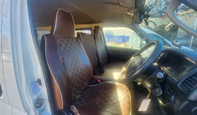 
								2014 Toyota Hiace GL full									