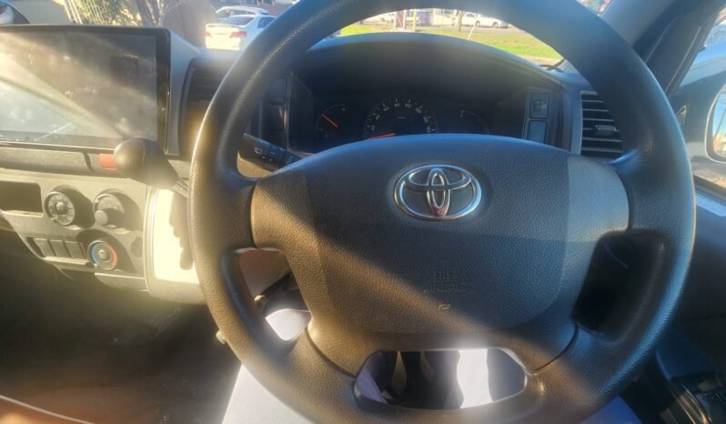 
								2014 Toyota Hiace GL full									