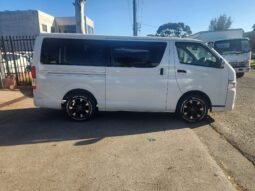 
										2014 Toyota Hiace GL full									