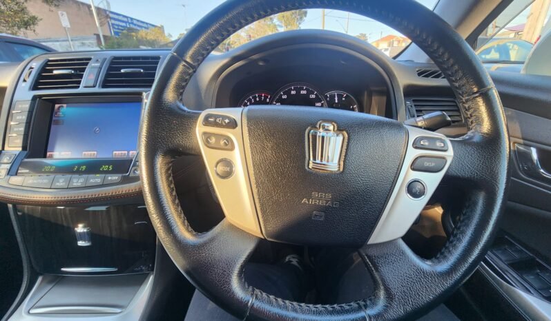 
								2012 Toyota Crown Athlete full									