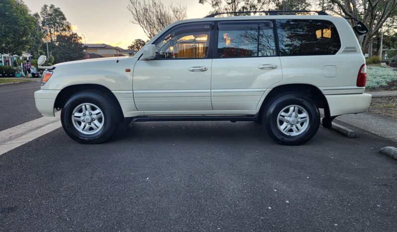 
								2000 Toyota Land Cruiser Cygnus full									