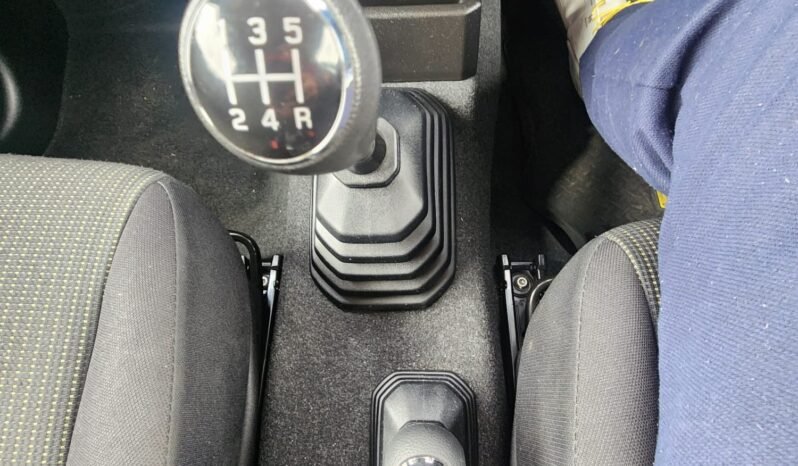 
								2023 Suzuki Jimny full									