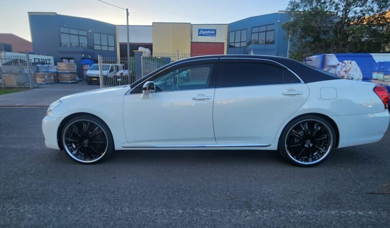 
								2009 Toyota Crown Majesta full									