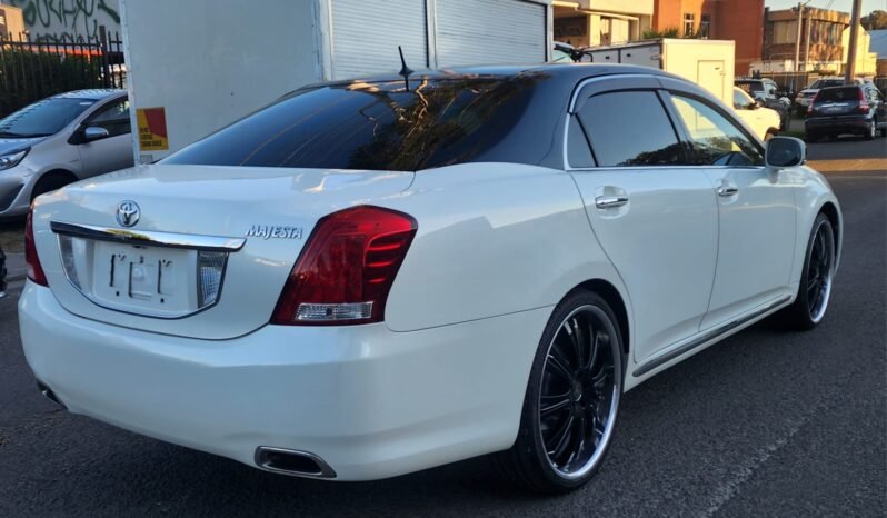 
								2009 Toyota Crown Majesta full									