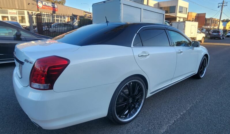 
								2009 Toyota Crown Majesta full									