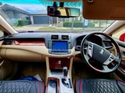 
										2011 Toyota Crown Royal Saloon full									