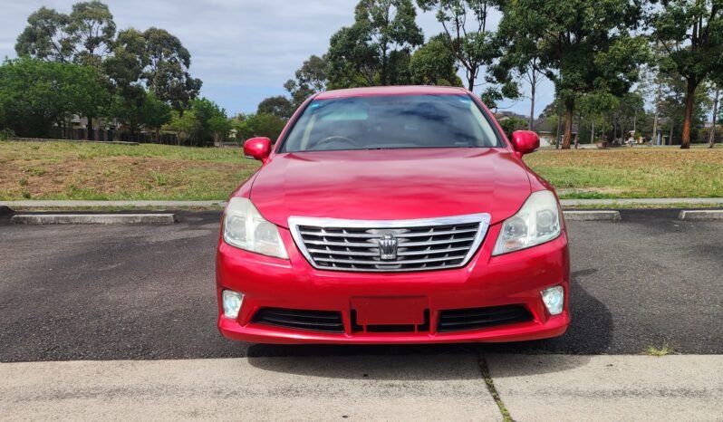 
								2011 Toyota Crown Royal Saloon full									