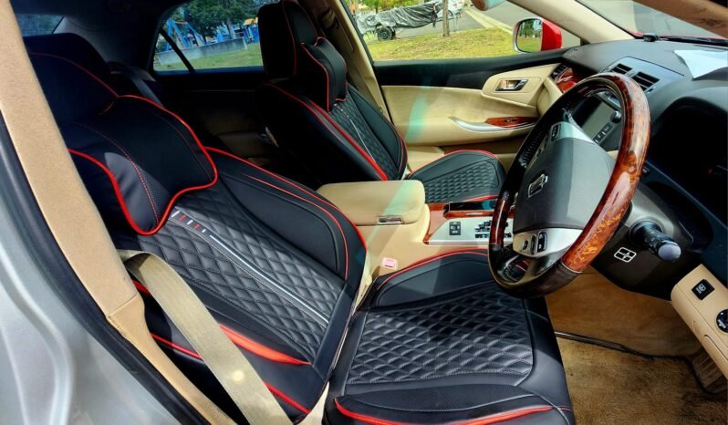 
								2011 Toyota Crown Royal Saloon full									
