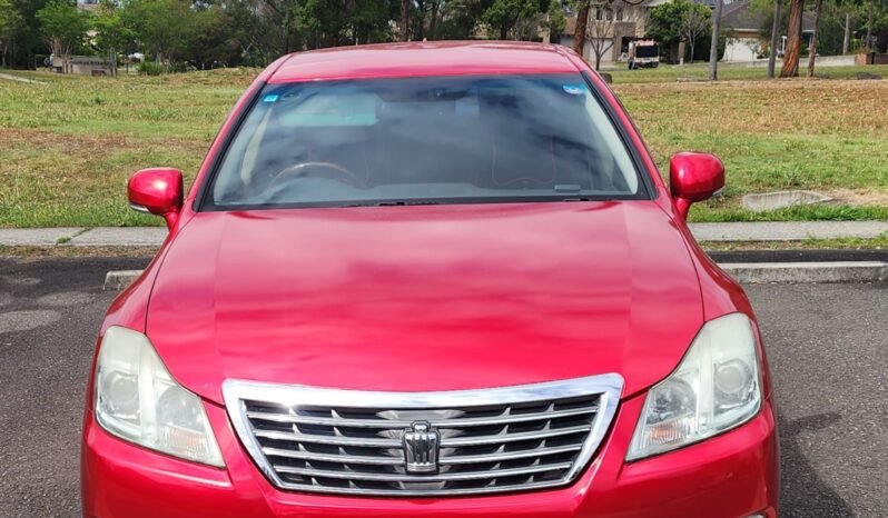 
								2011 Toyota Crown Royal Saloon full									