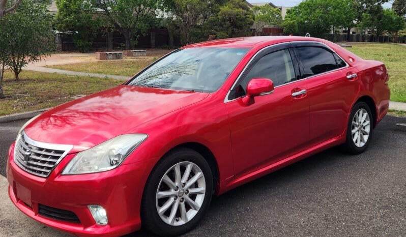
								2011 Toyota Crown Royal Saloon full									