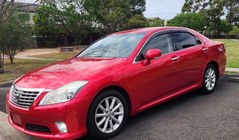 
								2011 Toyota Crown Royal Saloon full									