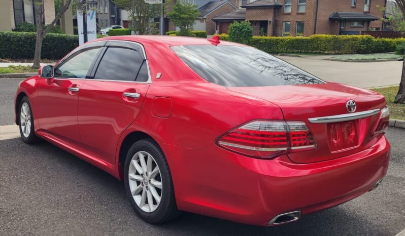 
								2011 Toyota Crown Royal Saloon full									