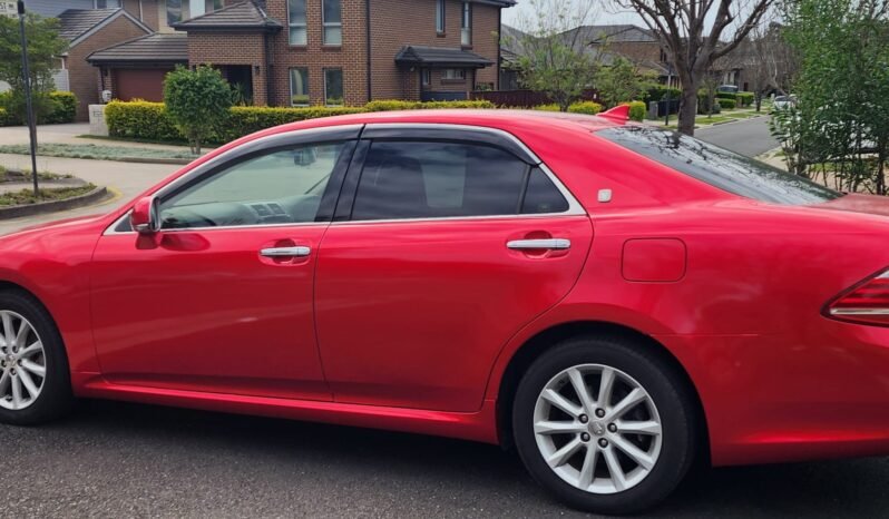 
								2011 Toyota Crown Royal Saloon full									