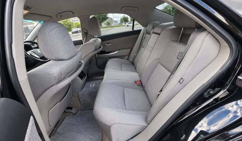 
								2012 toyota crown Hybrid full									