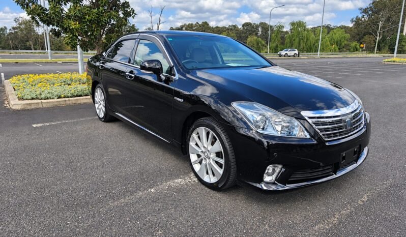 
								2012 toyota crown Hybrid full									