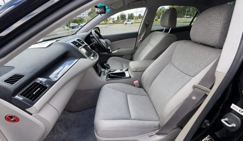 
								2012 toyota crown Hybrid full									