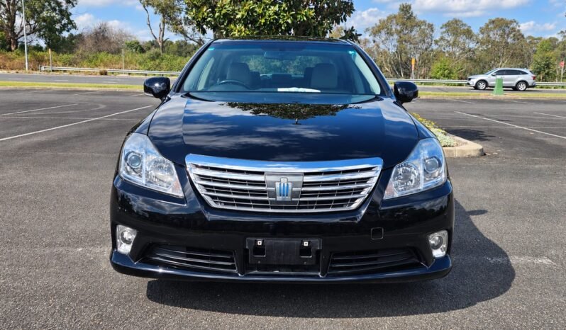 
								2012 toyota crown Hybrid full									