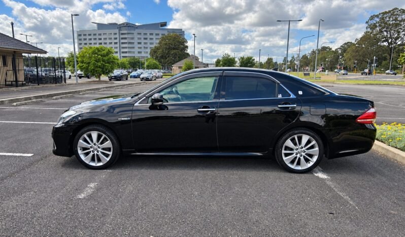 
								2012 toyota crown Hybrid full									