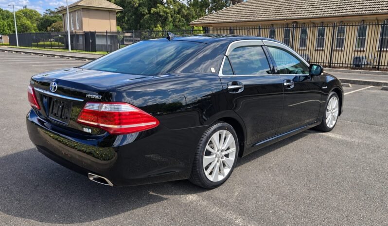 
								2012 toyota crown Hybrid full									