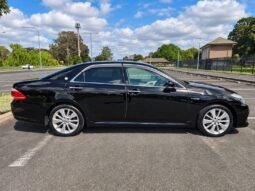 
										2012 toyota crown Hybrid full									