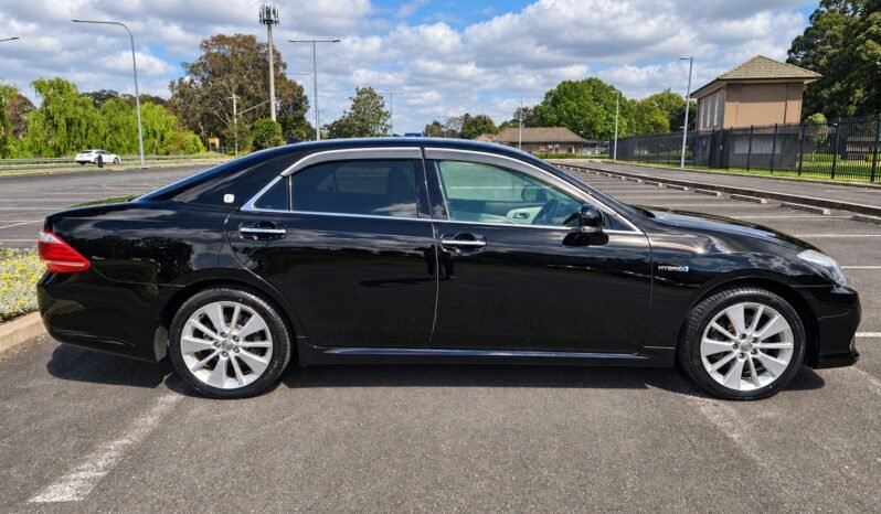 
								2012 toyota crown Hybrid full									