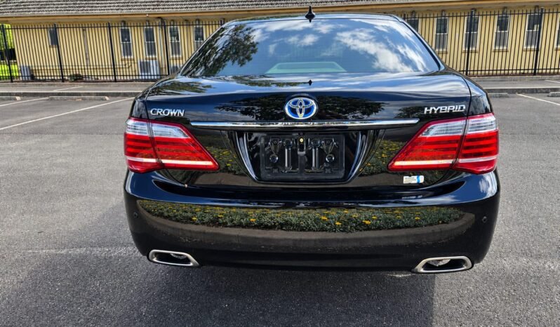 
								2012 toyota crown Hybrid full									