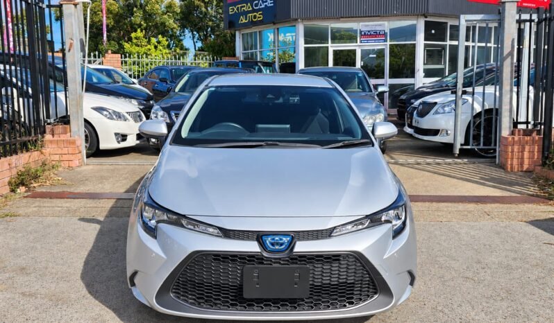 
								Toyota Corolla Touring  Hybrid full									