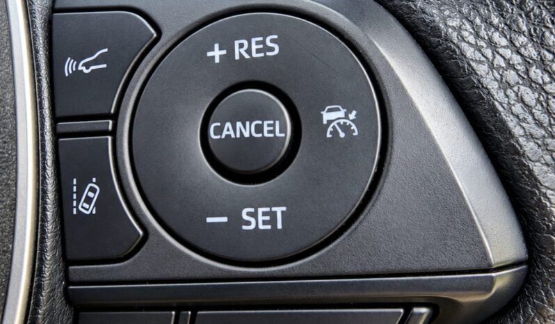 
								Toyota Corolla Touring  Hybrid full									