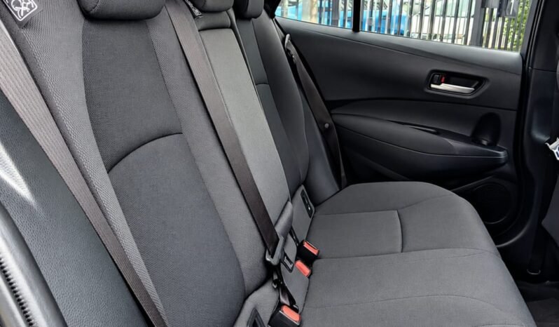 
								Toyota Corolla Touring  Hybrid full									