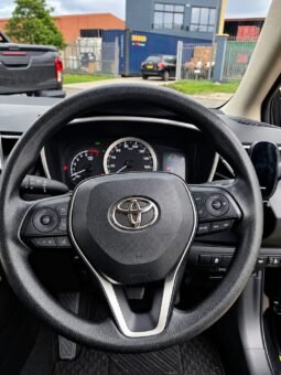 
										Toyota Corolla Touring  Hybrid full									