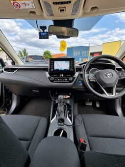 
										Toyota Corolla Touring  Hybrid full									